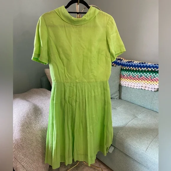 green emerald velvet dress Retro Green and White Sears Brand Shift Dress – Size M main image 1